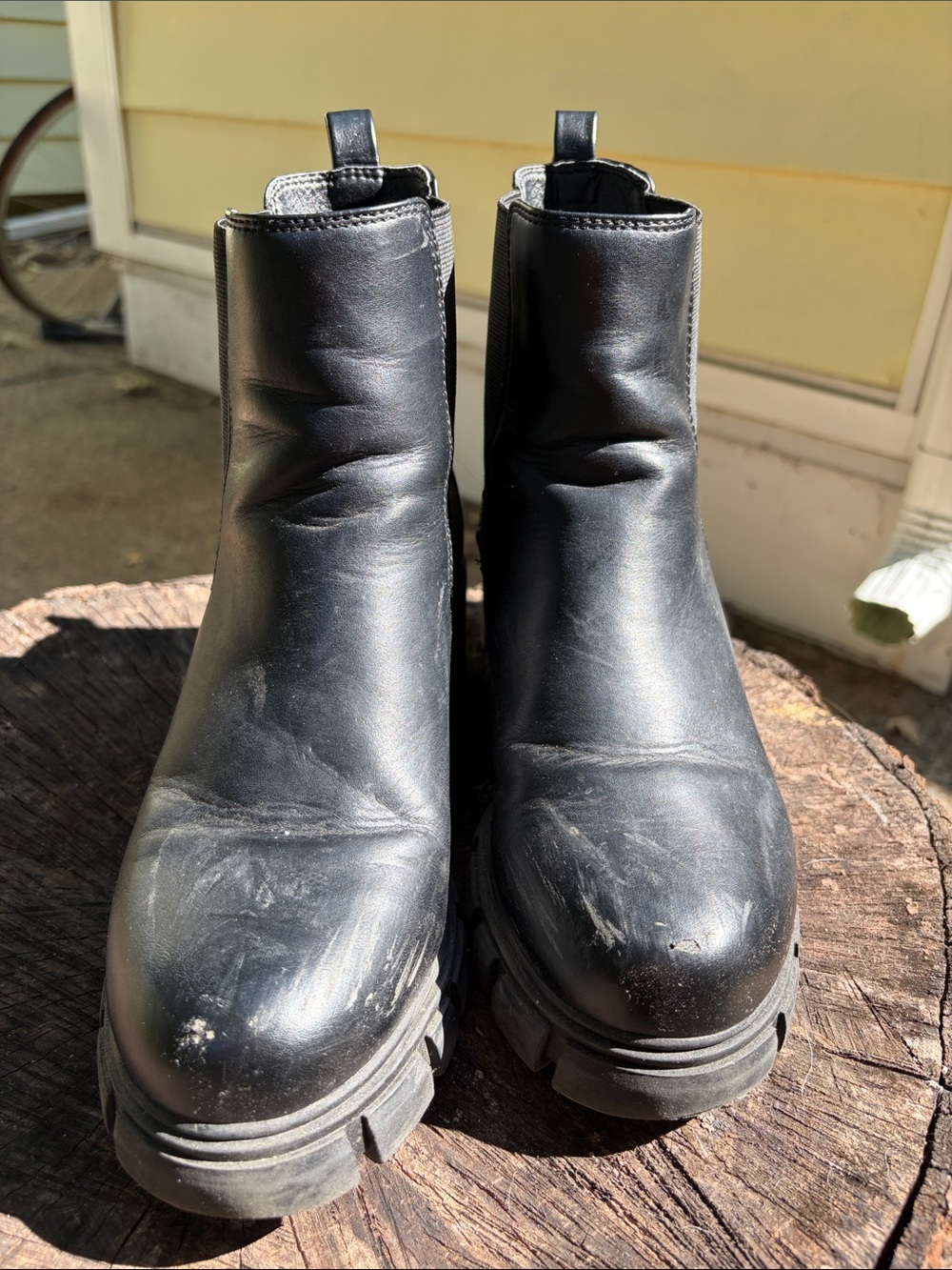 Madden Girl Size 8M Black Chelsea Pull On Chunky Boots